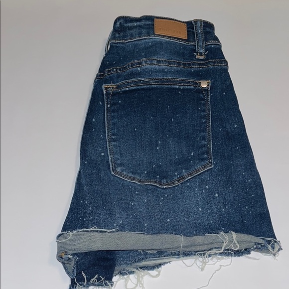 Judy Blue Mid Rise Shorts Size M - Picture 3 of 16